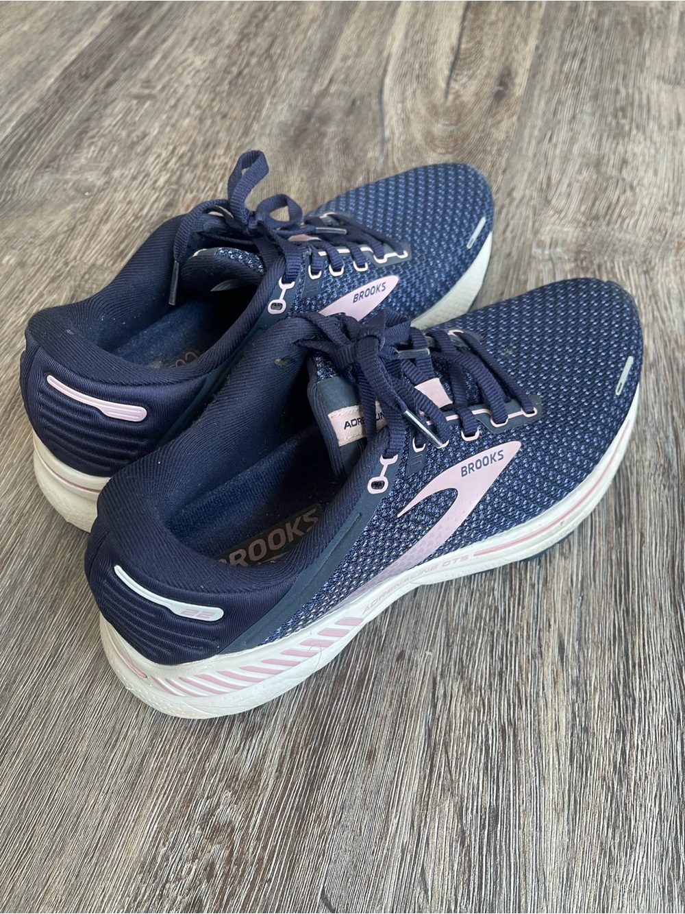 Brooks | Women’s Adrenaline GTS 22 Running Sneakers Purple - Picture 1 of 3